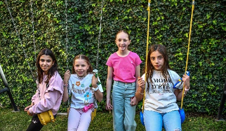  Nelly Ortega, Daniela Torre, Julieta y Retana.