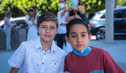  Luis Manuel y Leo Guevara .