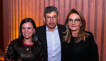  Yolanda Camacho, Jorge Mirabal y Fantina Mirabal.