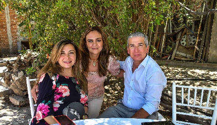  Alejandra Guerra, Laile Gómez y Juan Carlos Barceló.