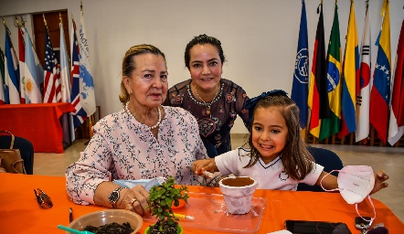  María Luisa Díaz de León, Mariel Martinez y Mariana Meade.