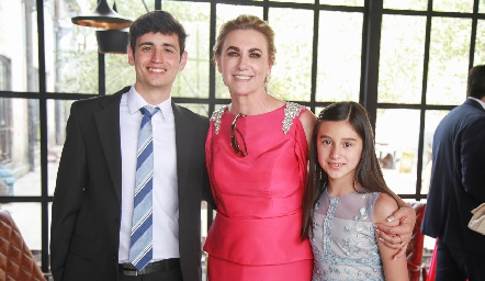  Juan Carlos, Ana María Ferrari y Corina.
