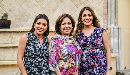  Laura Álvarez de Lorca con sus hijas Cristy y Andrea Lorca.