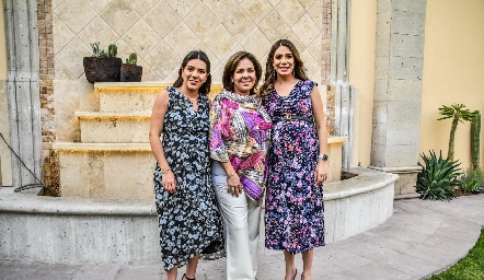  Laura Álvarez de Lorca con sus hijas Cristy y Andrea Lorca.
