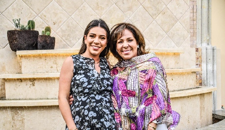  Laura Álvarez de Lorca con su hija Cristy Lorca de Tobías.