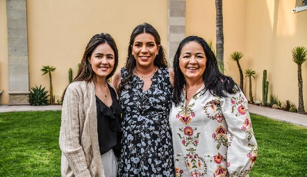 Paulina Aldrett, Cristy Lorca y Claudia Álvarez.