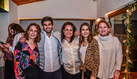  Gloria Martínez, José Luis Leiva, Coco Leos, Isa Pérez y Lorena Martínez.