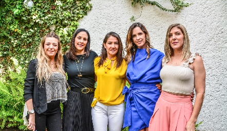  María José Rodríguez, Vanessa Rodríguez, Fabiola Otero, Eunice Camacho y Lucía Nava.