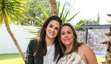  Daniela Gutiérrez y Michelle Zarur.