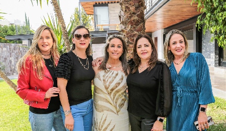  Erika Olivares, Janet Rodríguez, Michelle Zarur, Gaby Carreón y Denis Bertran.