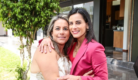  Michelle Zarur y Anilú Enriquez.
