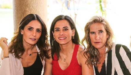 Claudia Artolózaga, Anilú Enríquez y Claudia Quiroz.