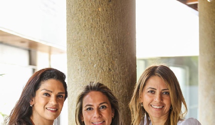  Daniela Gutiérrez, Michelle Zarur y Pilar Orta.