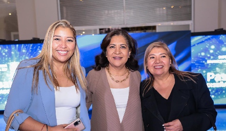  Wendy Rodríguez, Estela Arriaga y Lupita Galarza.