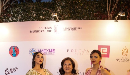  Lizbeth Míreles, Estela Arriaga y Marisol Rodríguez.
