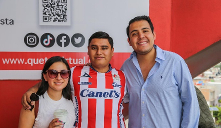  Viviana Cortez, Iván Cortez y Andrés Rodríguez.