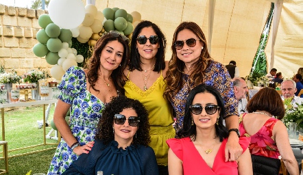  Mercy Lafuente, Elisabetta Morales, Roxana Gómez, Cristi Villanueva y Alejandra Leos.