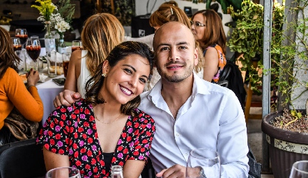  Luis y María.