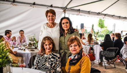  Pita, Rosy, e ilda Chávez con Yuli.
