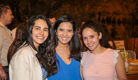  Claudia Estrada, Montse Alcaraz y Paulina Silos.
