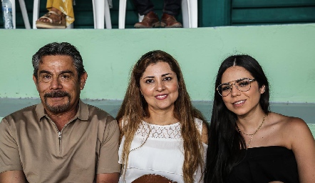  Pepe Chávez, Dio Tima y Verónica.