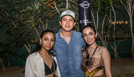  Alejandra Aguirre, Gustavo López y Montserrat Aguirre.