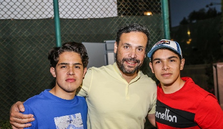  Emiliano, Mauricio y Mauricio Gutiérrez.