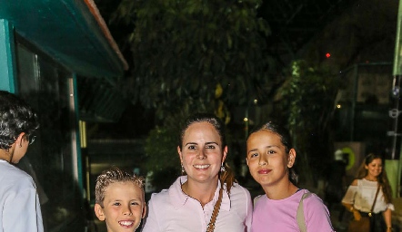  Mónica, César, Marcelo y Mónica.