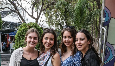  María Emilia González, Majo Orduña, Paulina Regil y Hened Flores.