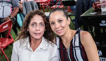  Lupita Hernández y Érika Zulaica.