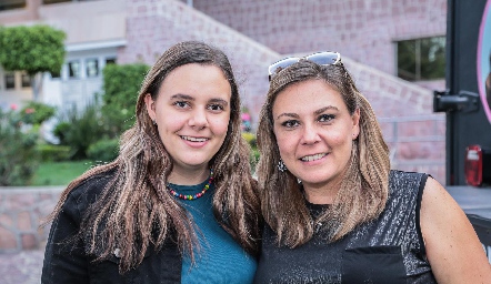  Marcela Michel y Maru Azcargota.