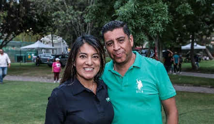  Ana Luisa Martínez y Oscar Macías.