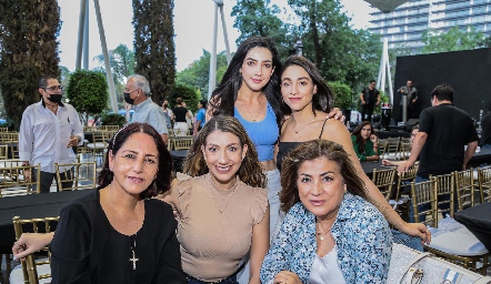  Ana Isabel, Madeleine Cantú, Lourdes Alais, Mireya Cantú y Lupita Rivera.