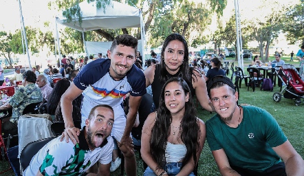  Andreg Martin, Martin Dobrig, Sofía Navarro, Montserrat Portillo y Samuel Baeborng.
