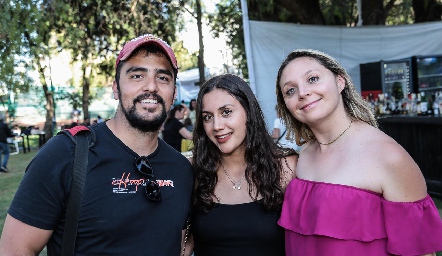  Luis Alcocer, Marisa González y Sofía Romero.