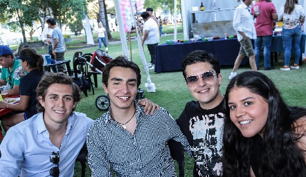 Mauricio Tinajero, Pablo Rodríguez, Kevin Hervert y Ana Torres.