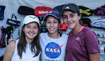  Fernanda Martínez, Jimena Rivera y Mariana Rebeles.