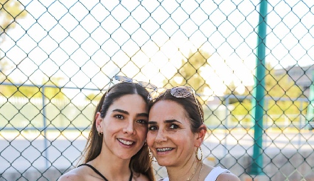  Elsa Santoyo y Elsa Villalba.