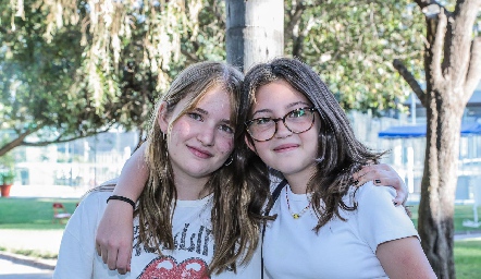  Sofía Palomares y Ana Sofi Fernández.