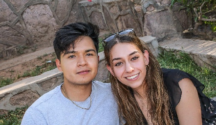  Uzziel Araiza y Madeleine Bernal.