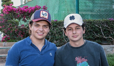  Gus y Santiago Gómez.