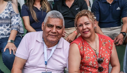  Juventino Sánchez y Gaby Ponce.