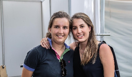  Sofía y Mónica Torres.