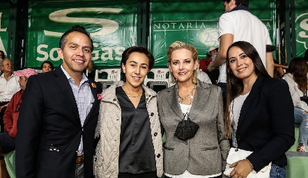  Gallo Robledo, Midori Barral, Aranza Puente y Paulina Bailón.