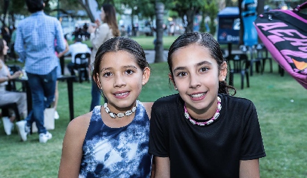  Sofía del Castillo y Valentina Tanus.