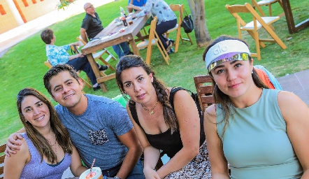  Gina Briones, Carlos Hermosillo, Marcela Briones y Ana Laura Hernández.