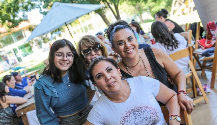  Carla Ress, Mercedes Flores, Ana Colles y Marcela Ress.