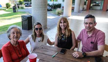  Julia Mendizábal, Alejandra Pérez, Fernanda Ocejo y Fernando Chávez.