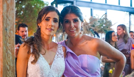  Marcela y Fernanda Solórzano.