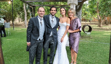  Javier Abud, Alejandro Martínez, Paulina Acevedo y Elsy Guerra.